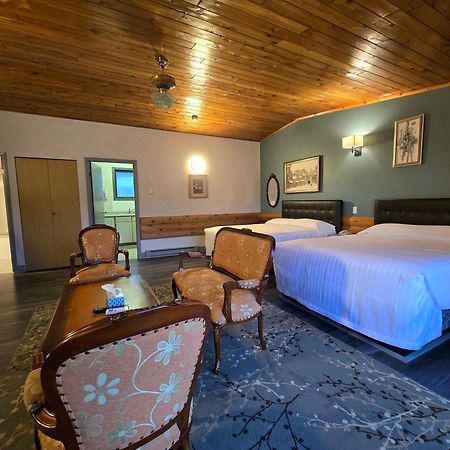 Alpine Inn Valemount Buitenkant foto