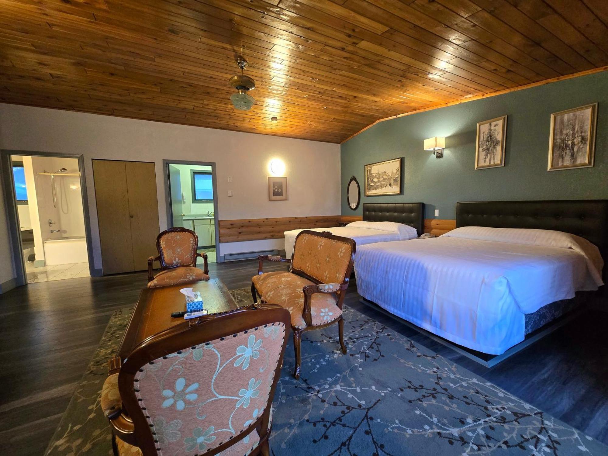 Alpine Inn Valemount Buitenkant foto