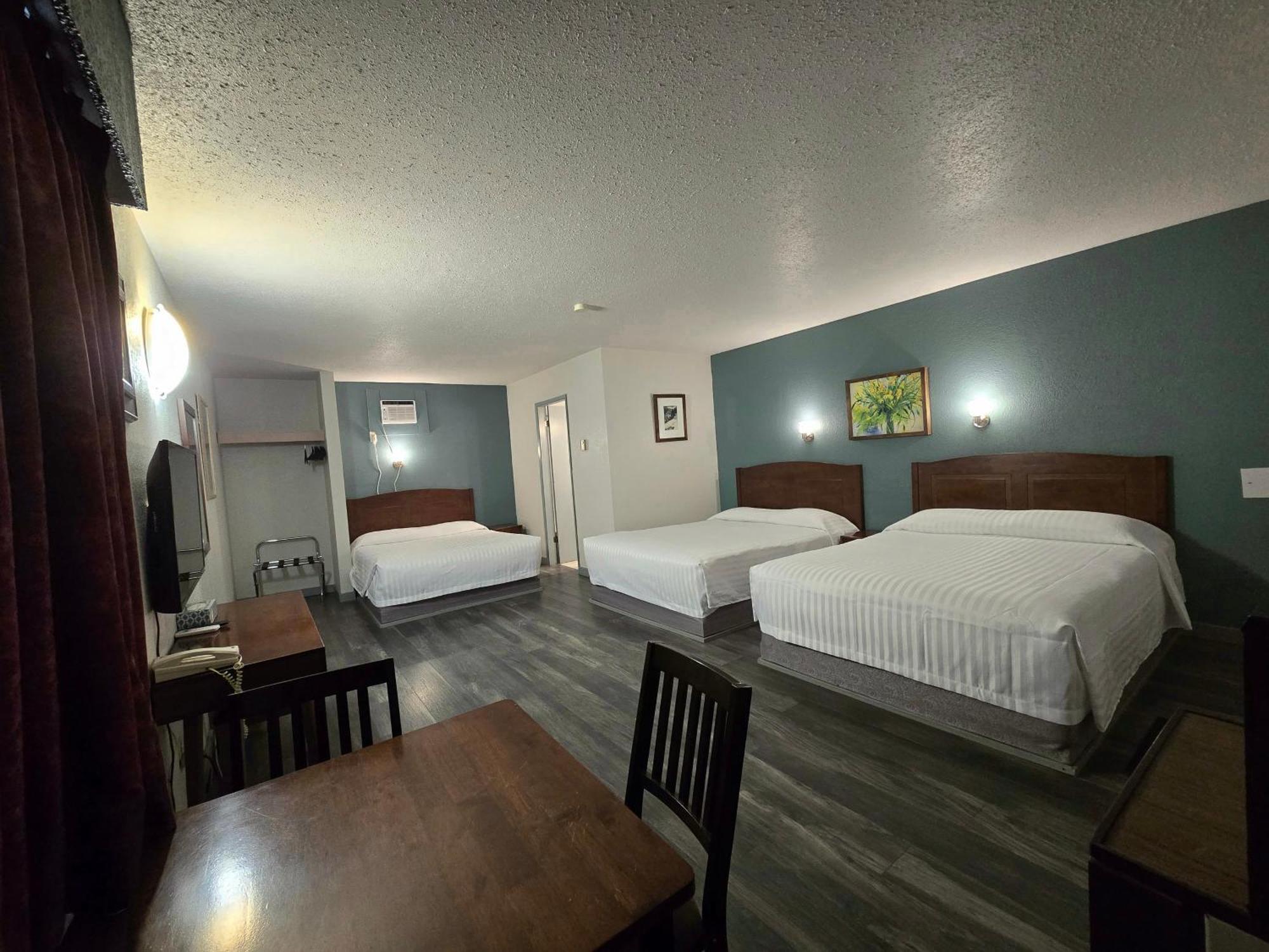 Alpine Inn Valemount Buitenkant foto