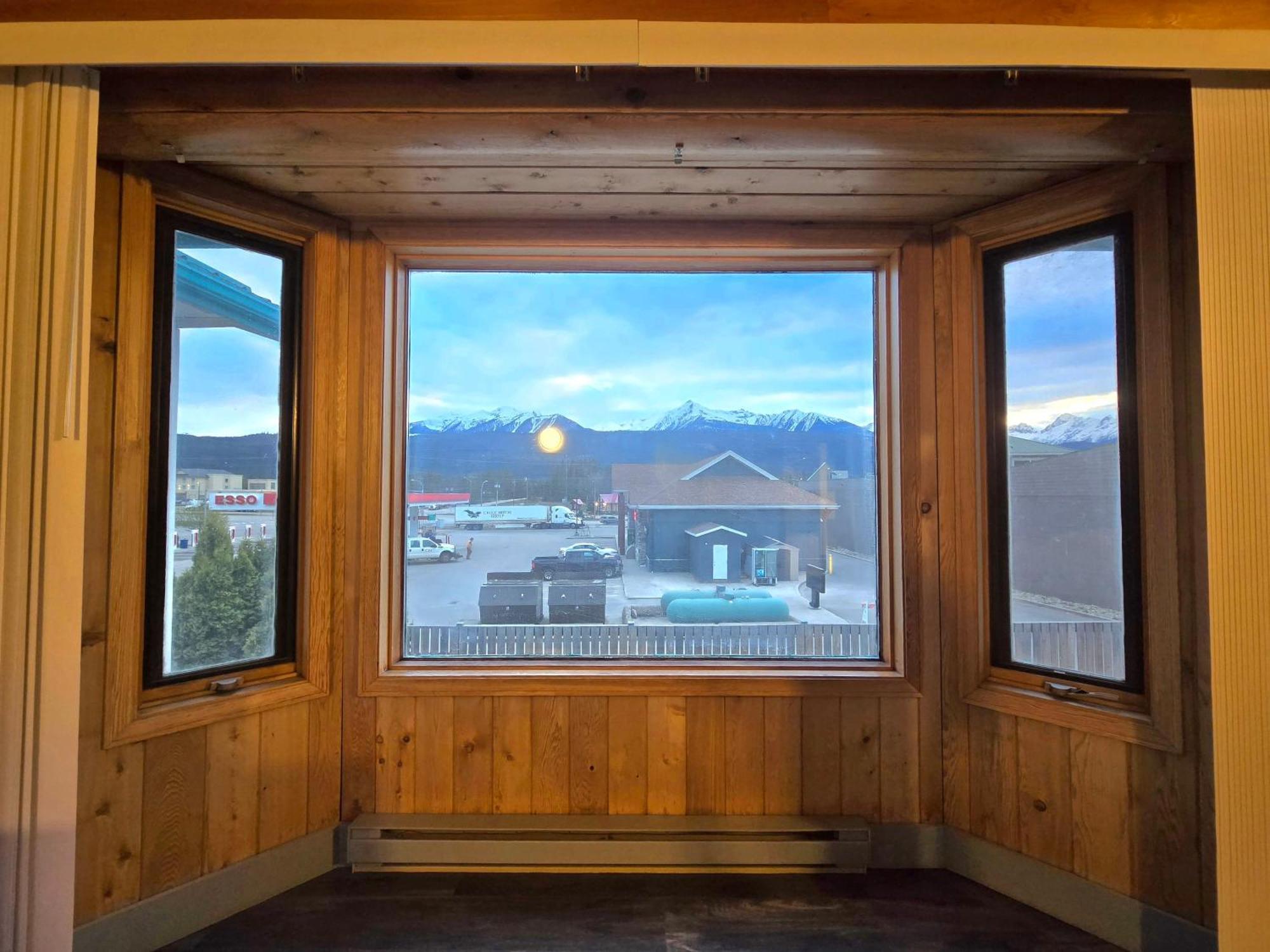 Alpine Inn Valemount Buitenkant foto
