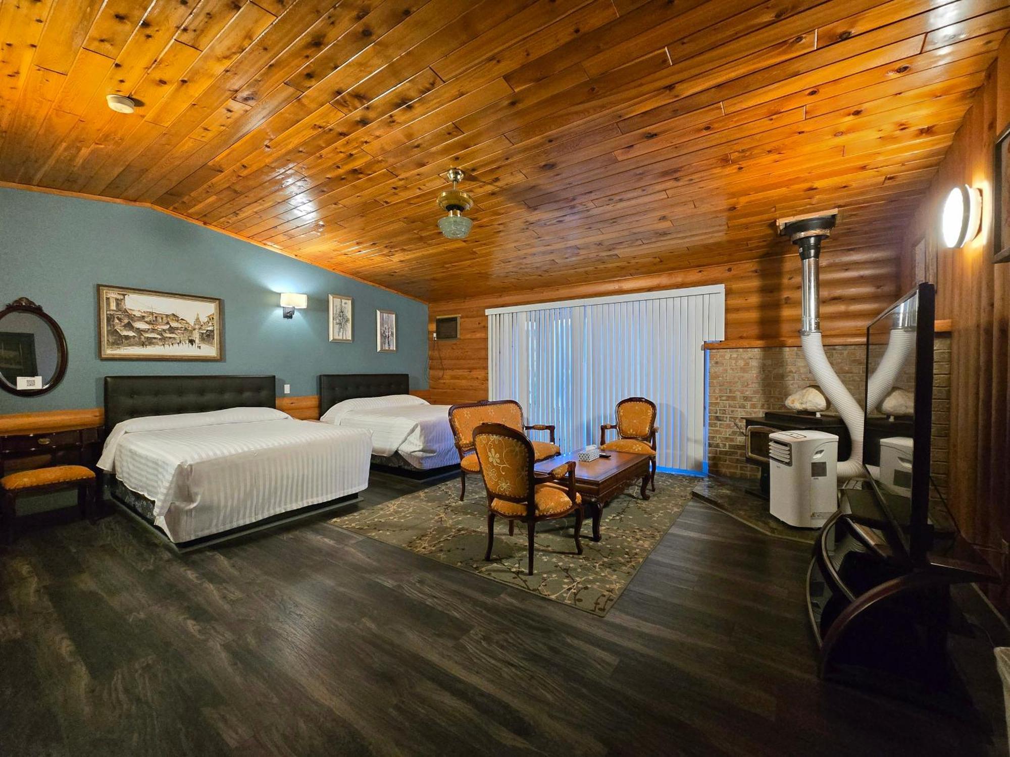 Alpine Inn Valemount Buitenkant foto