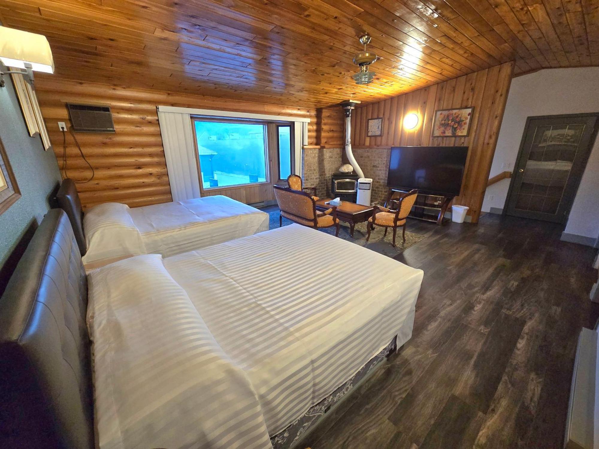 Alpine Inn Valemount Buitenkant foto