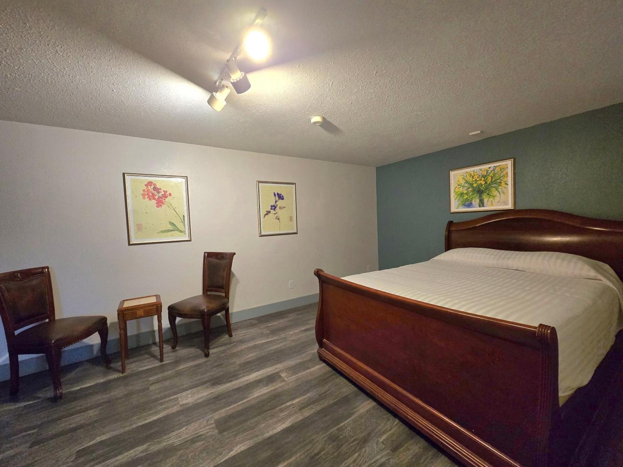 Alpine Inn Valemount Buitenkant foto