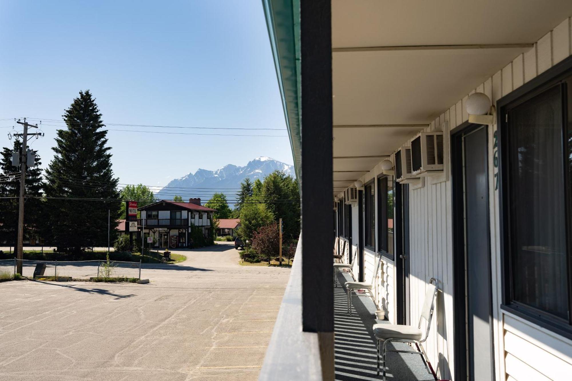 Alpine Inn Valemount Buitenkant foto