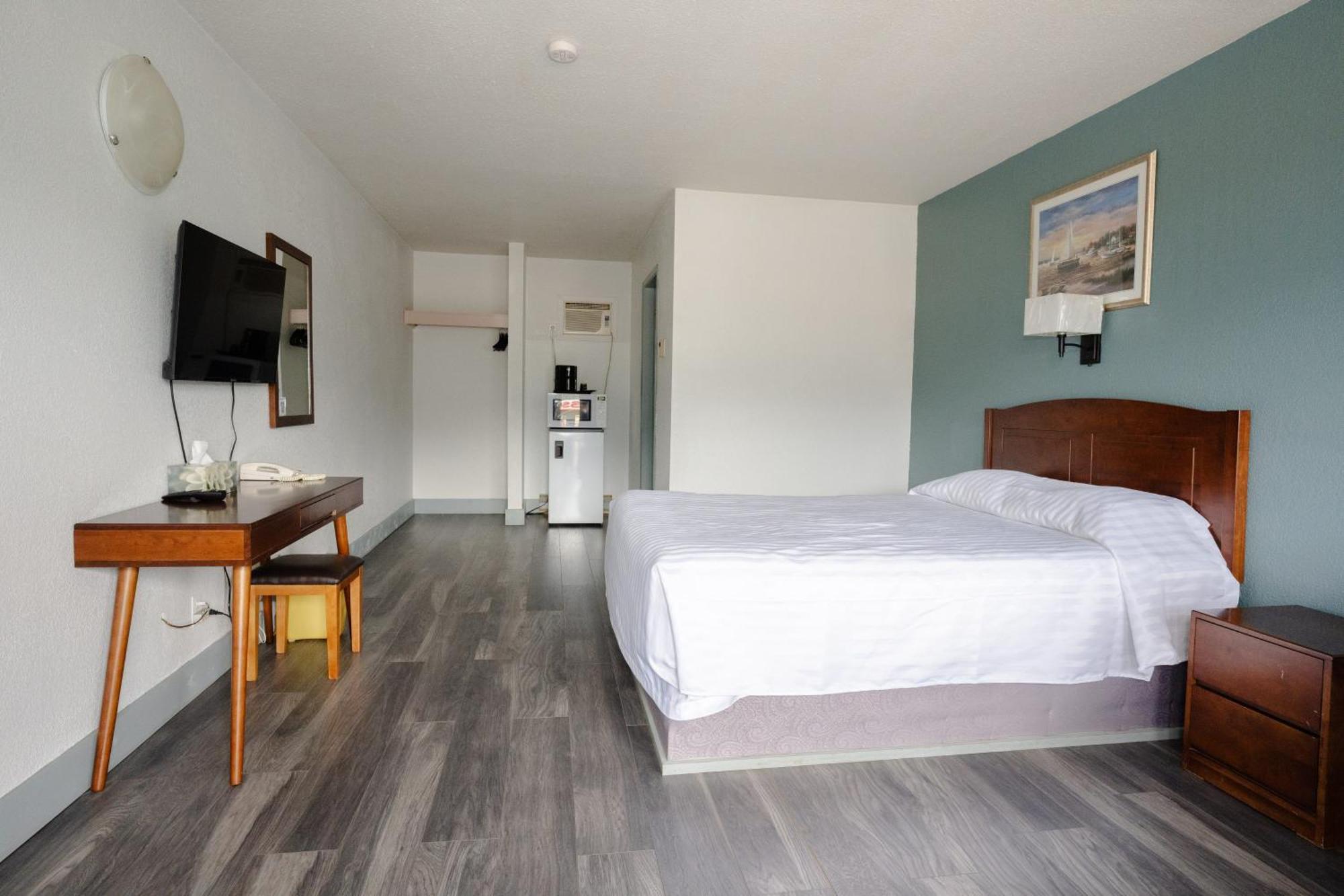 Alpine Inn Valemount Buitenkant foto