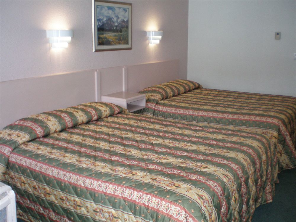Alpine Inn Valemount Buitenkant foto
