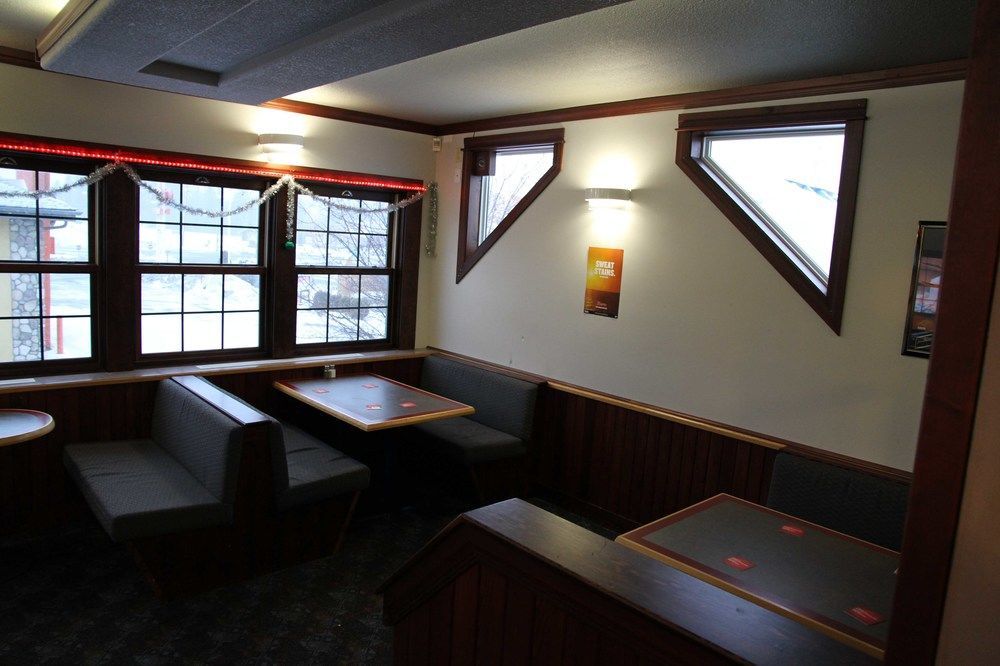Alpine Inn Valemount Buitenkant foto