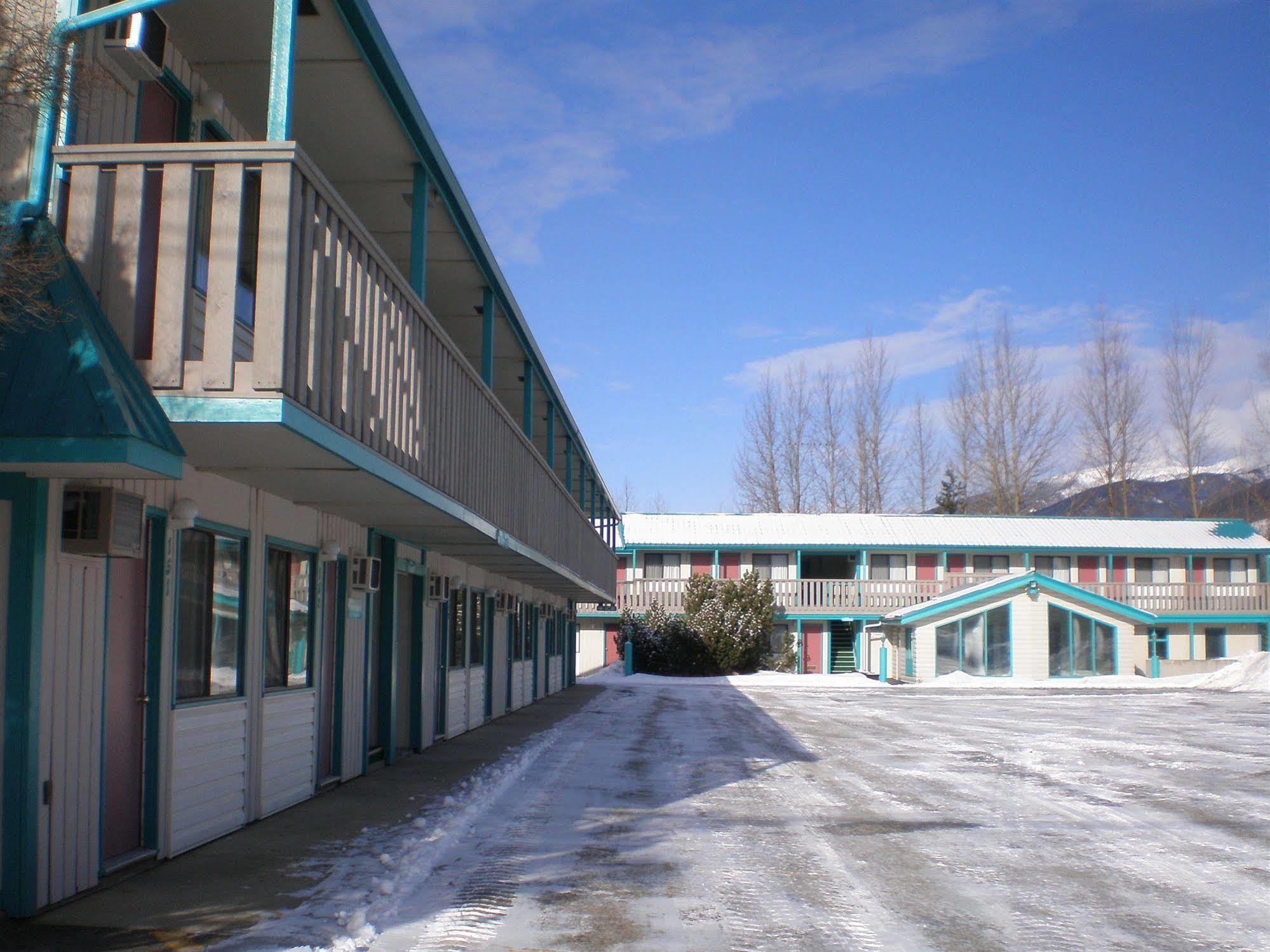Alpine Inn Valemount Buitenkant foto