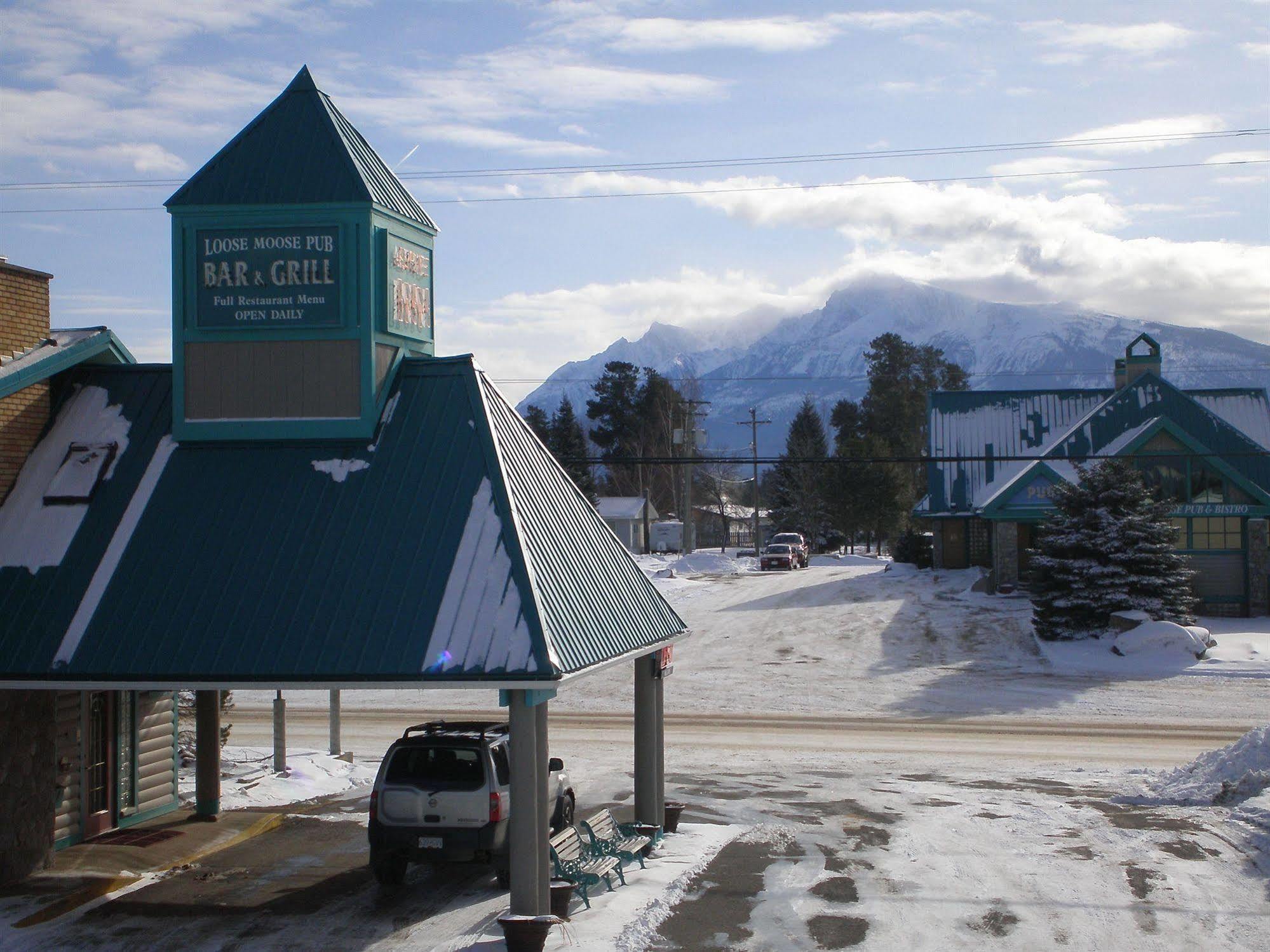 Alpine Inn Valemount Buitenkant foto
