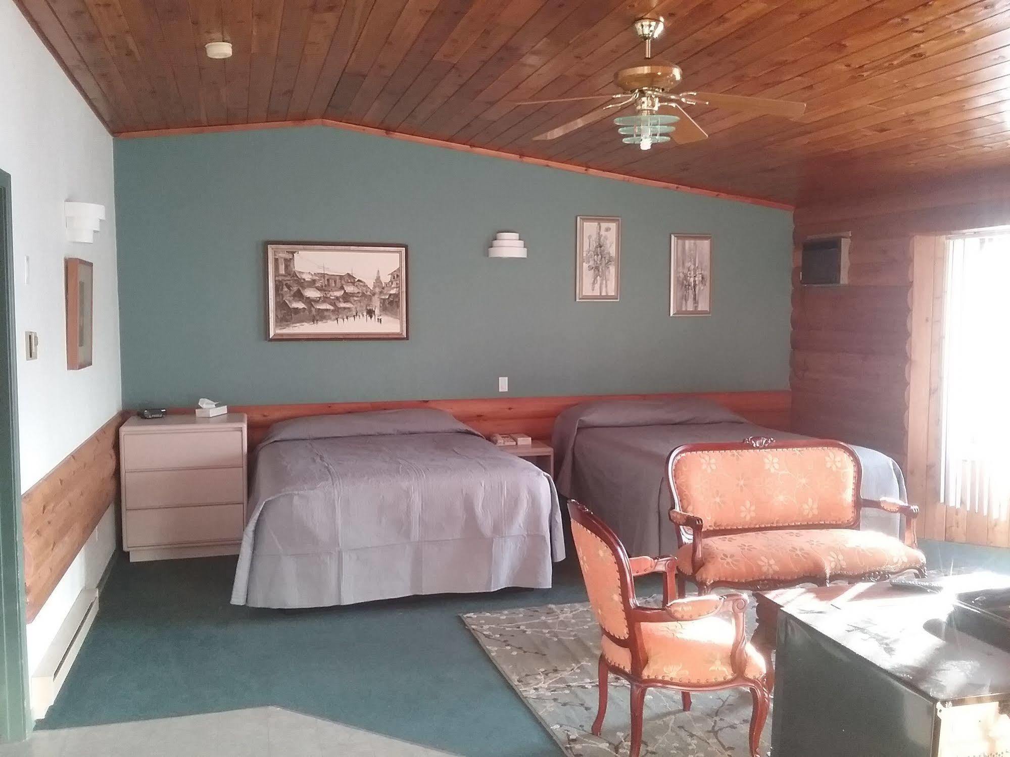 Alpine Inn Valemount Buitenkant foto
