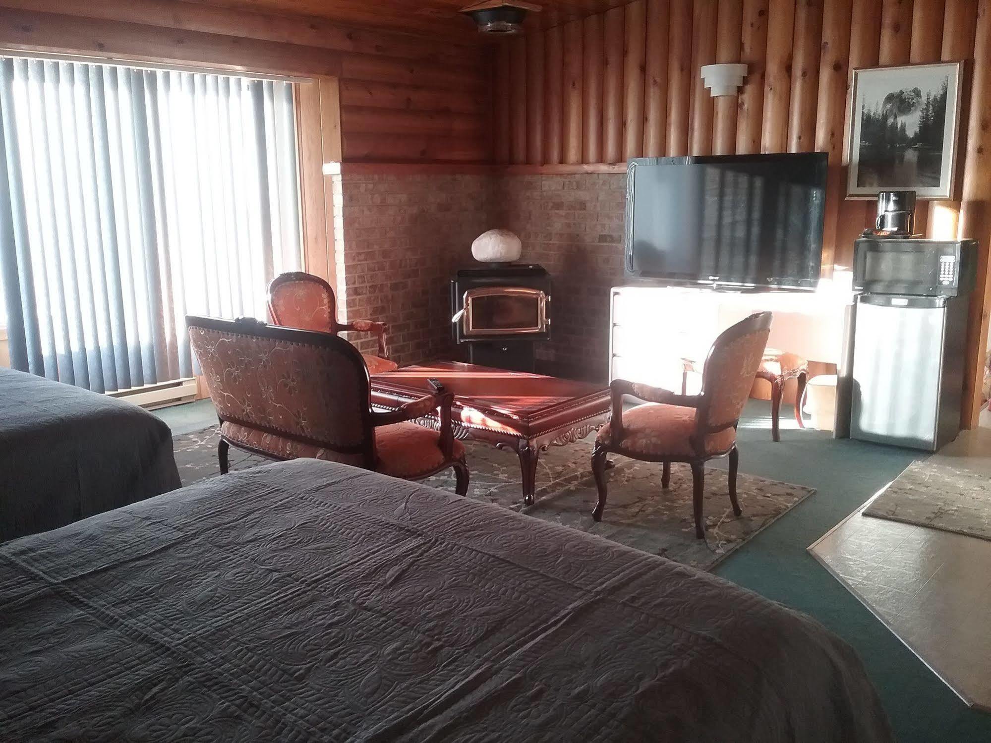 Alpine Inn Valemount Buitenkant foto